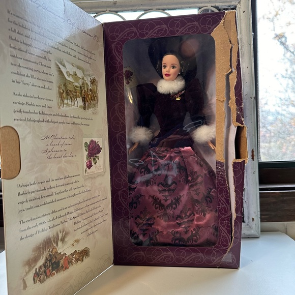 Vintage 1996 Barbie Special Edition Hallmark Holiday Traditions in Damaged Box - Picture 4 of 12